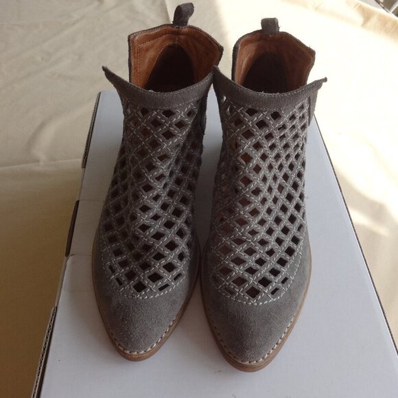 Jeffrey Campbell women's size 7.5, Taggart, grey suede short boot stacked heel, - Picture 11 of 14